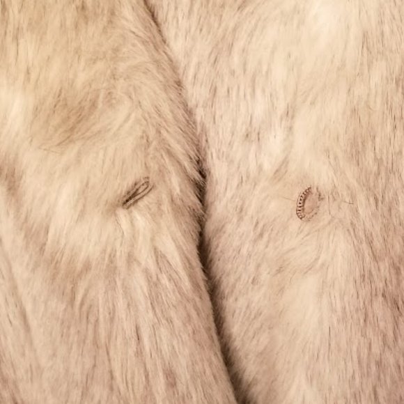 Silver Fox | Faux Fur | Signature Collection by Russel Taylor | Limited Edition - Picture 9 of 16